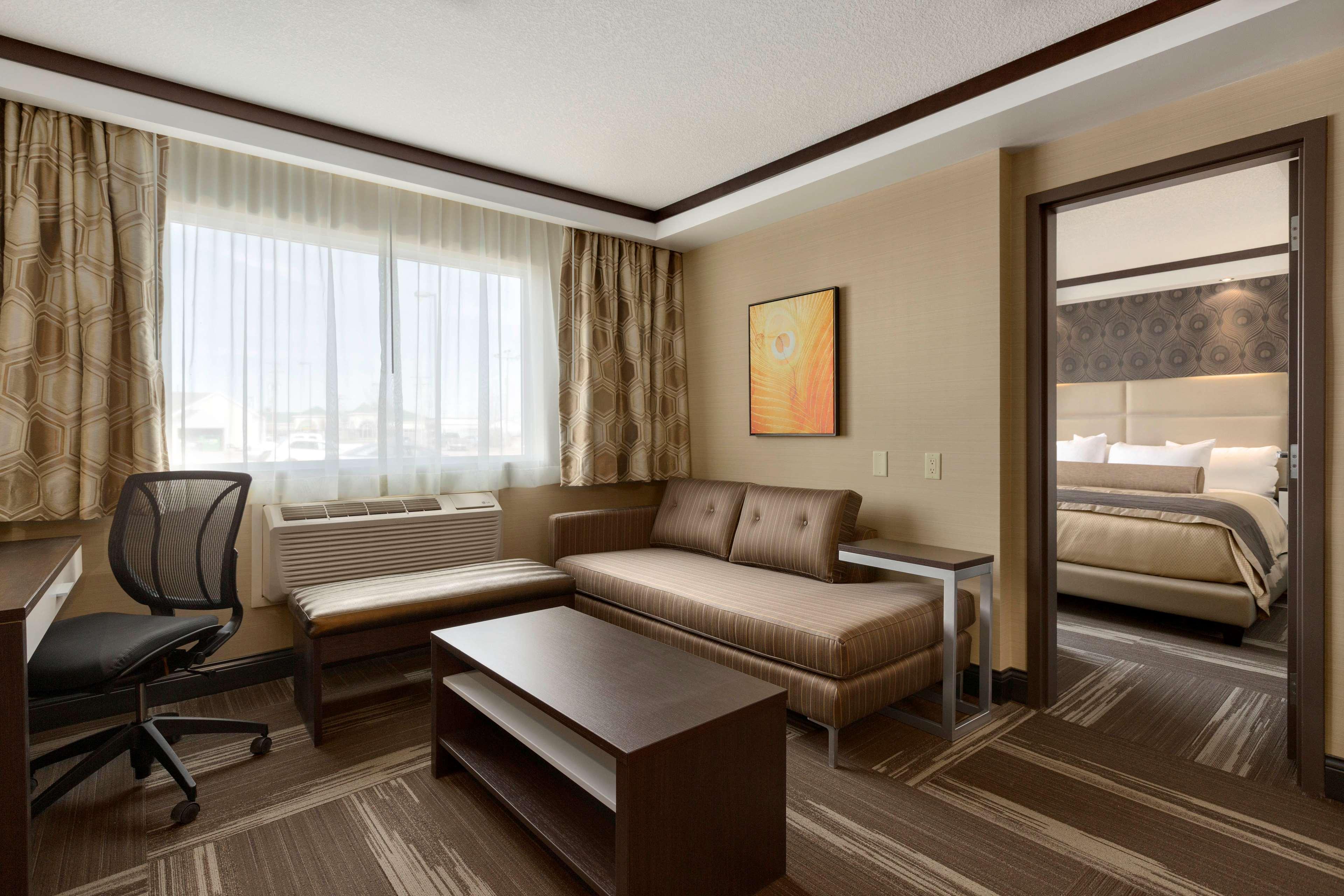 Best Western Plus Edmonton Airport Hotel Leduc Exterior foto